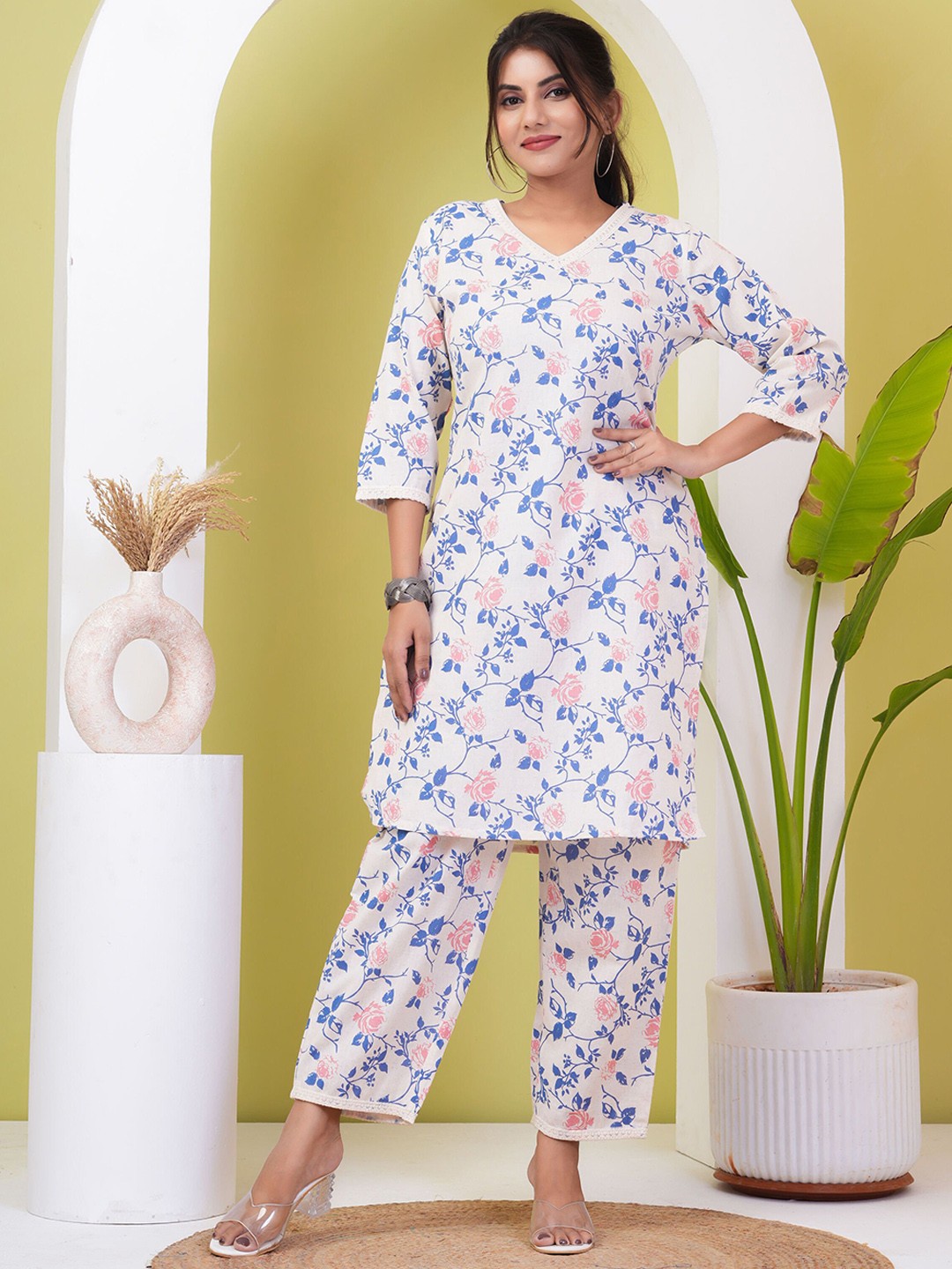 

GATIM Printed V-Neck Tunic & Trousers Co-Ords Set, White