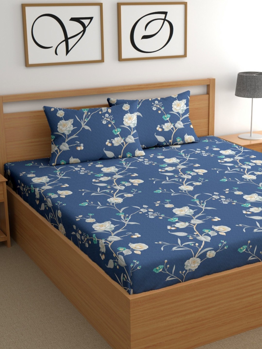 

CG HOMES Blue & Off White Floral 210 TC King Bedsheet with 2 Pillow Covers