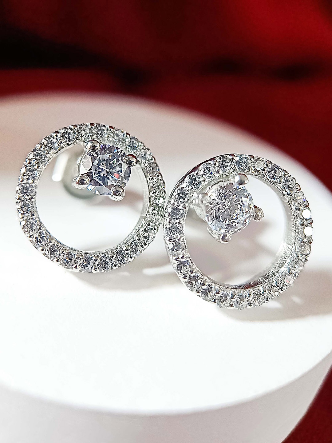 

INARI SHINES 925 Sterling Silver Rhodium-Plated Zircon Studded Circular Shaped Studs