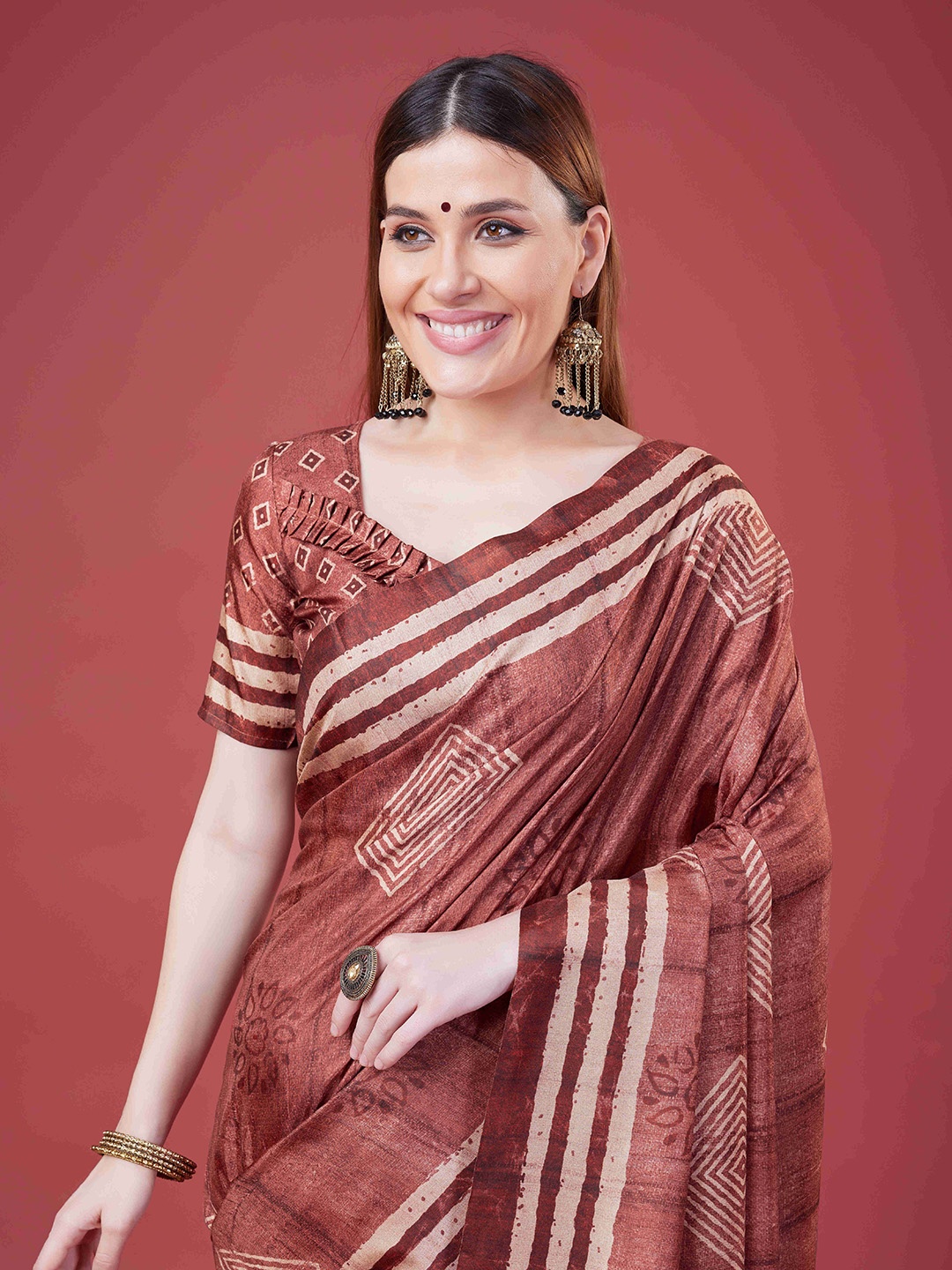 

DIVASTRI Zari Silk Blend Banarasi Saree, Maroon