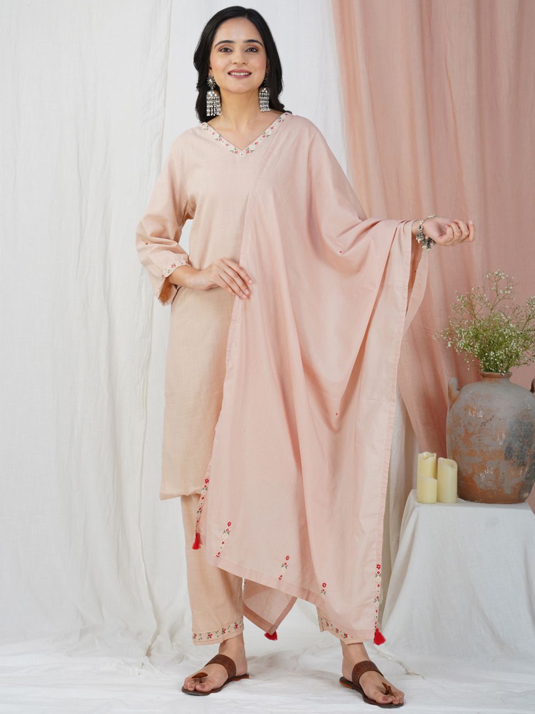 

zuri Women Embroidered Regular Pure Cotton Kurta with Trousers & With Dupatta, Peach