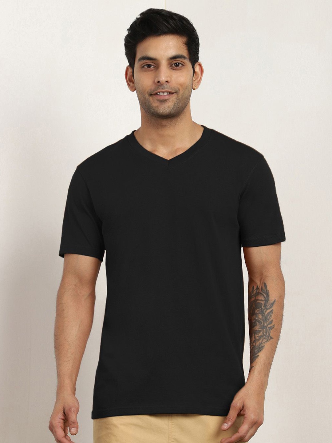 

NOBERO Men V-Neck T-shirt, Black