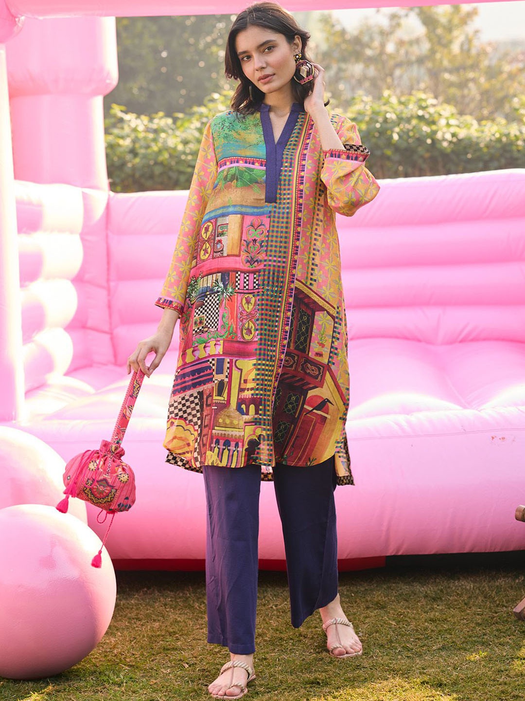 

SAUNDH Floral Printed Mandarin Collar Straight Kurta With Trousers, Mustard