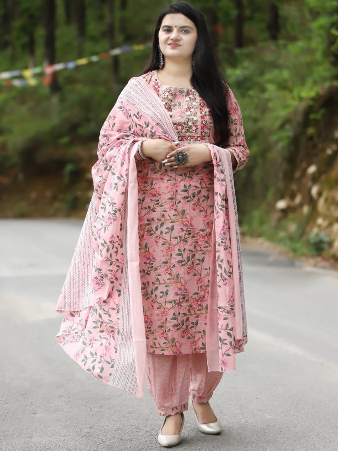 

BAESD Women Floral Embroidered Regular Kurta with Salwar & With Dupatta, Pink