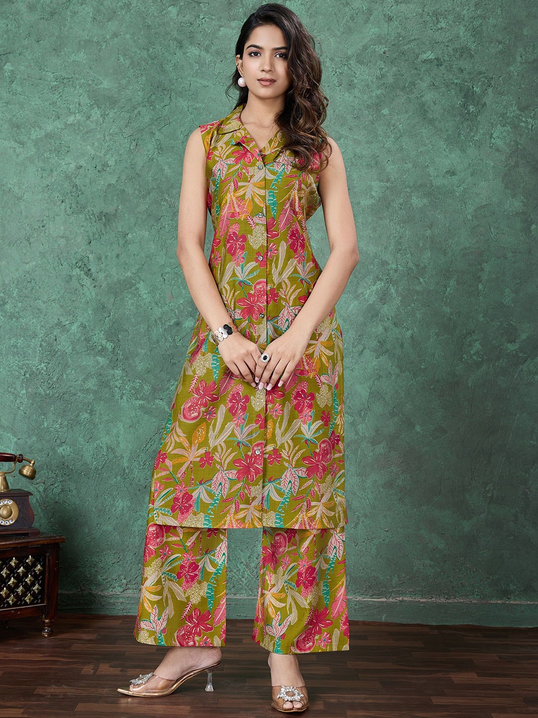 

MOJILAA Women Floral Printed Regular Kurta with Palazzos, Green