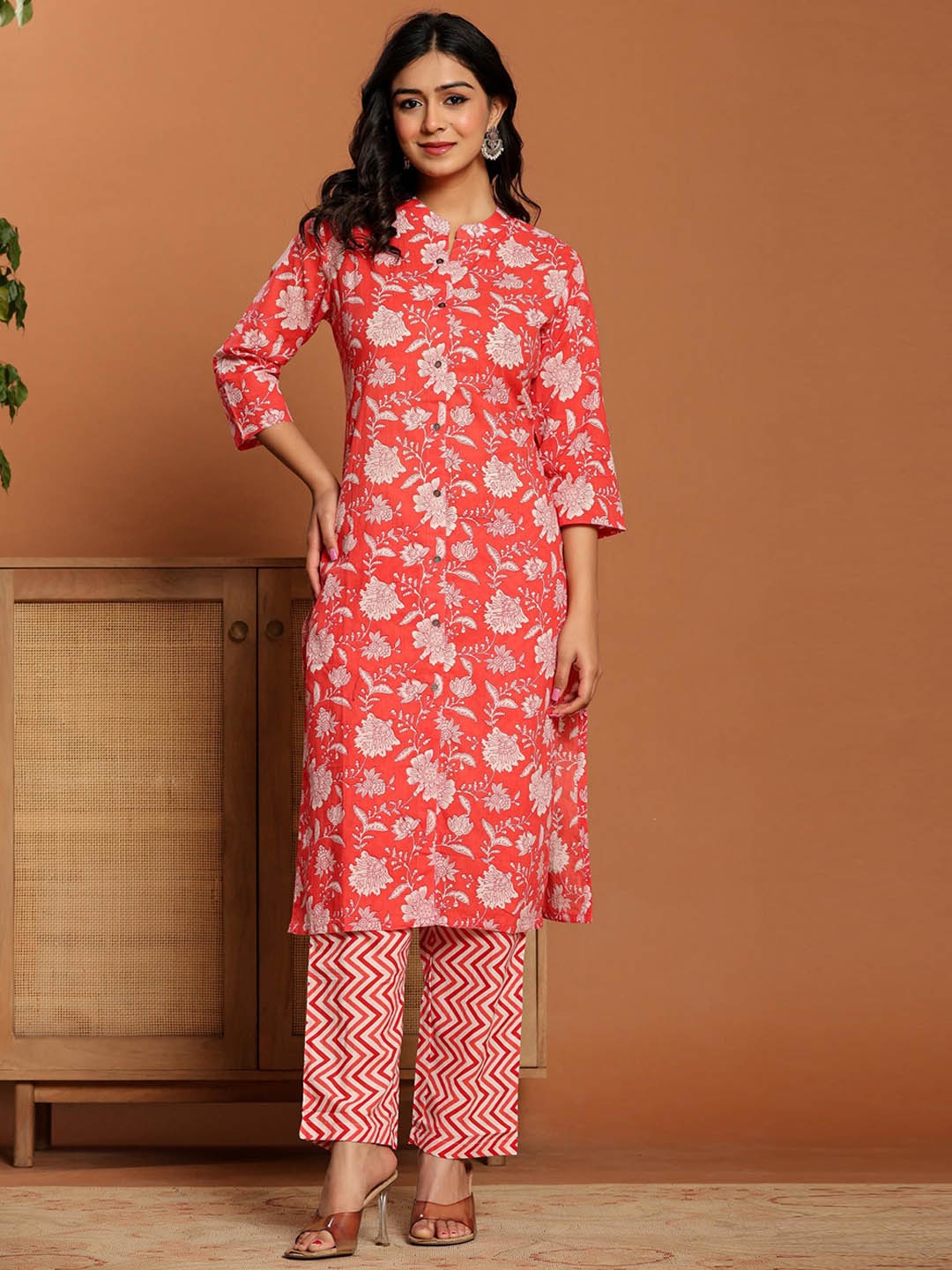 

Ragavi Women Floral Printed Regular Pure Cotton Kurta with Trousers, Pink