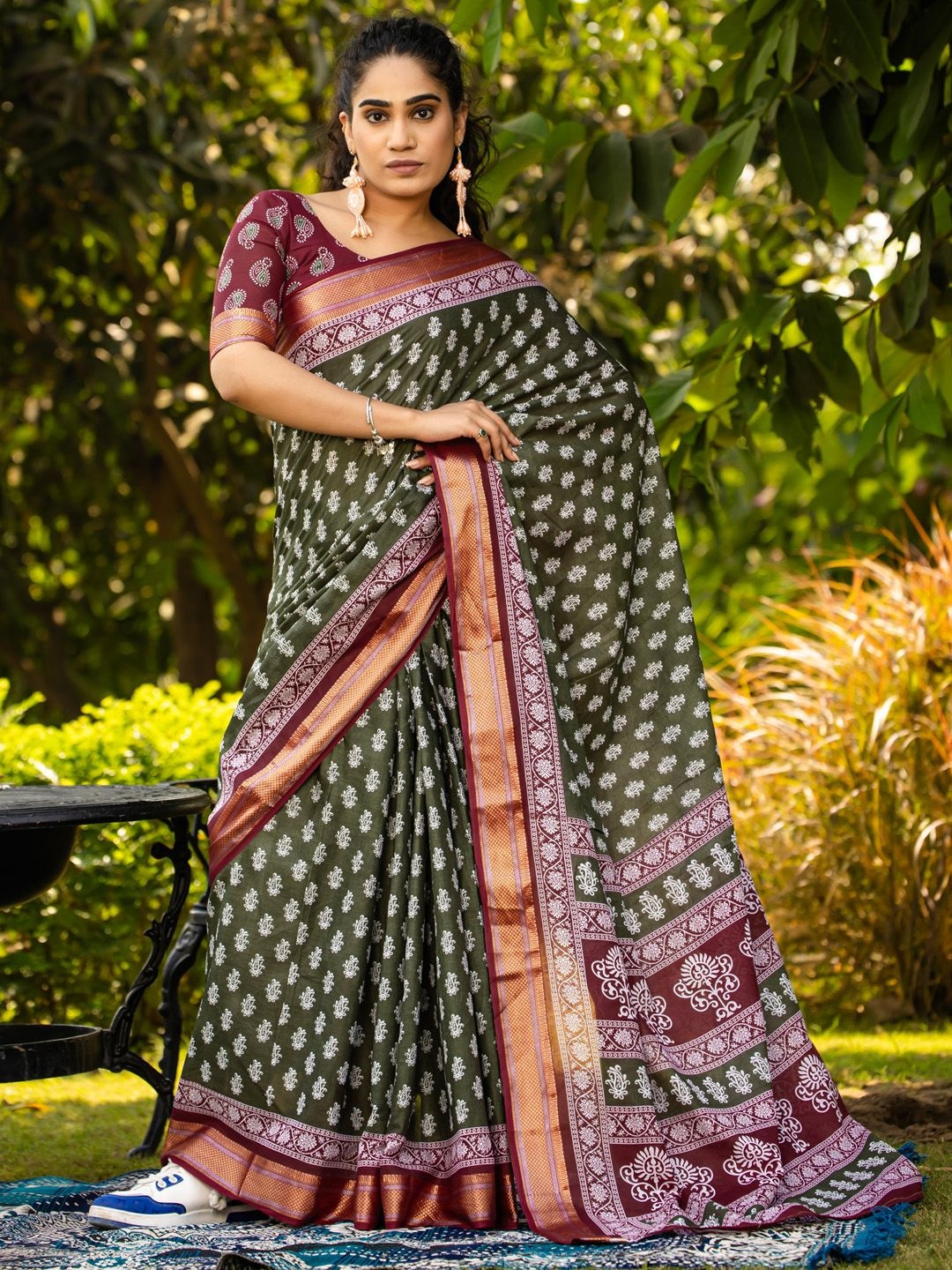 

KALINI Ethnic Motifs Zari Bagh Saree, Green