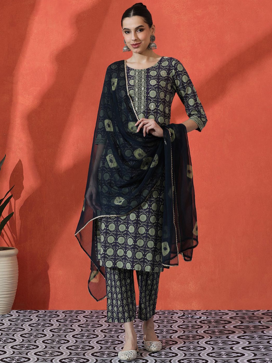 

Sangria Woven Design Pure Cotton Straight Kurta & Trousers With Dupatta, Black