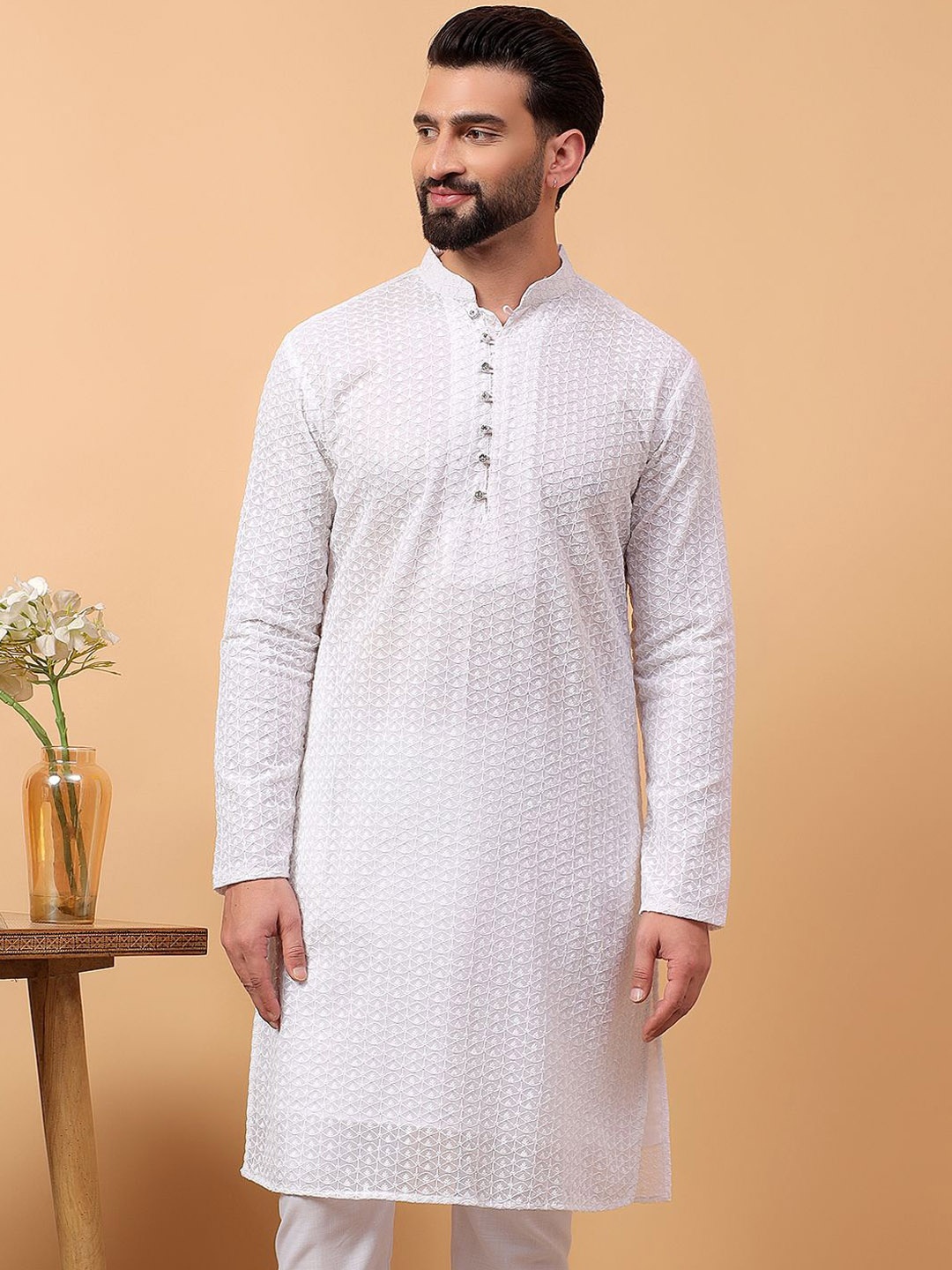

TREEMODA Men Embroidered Georgette Kurta, White