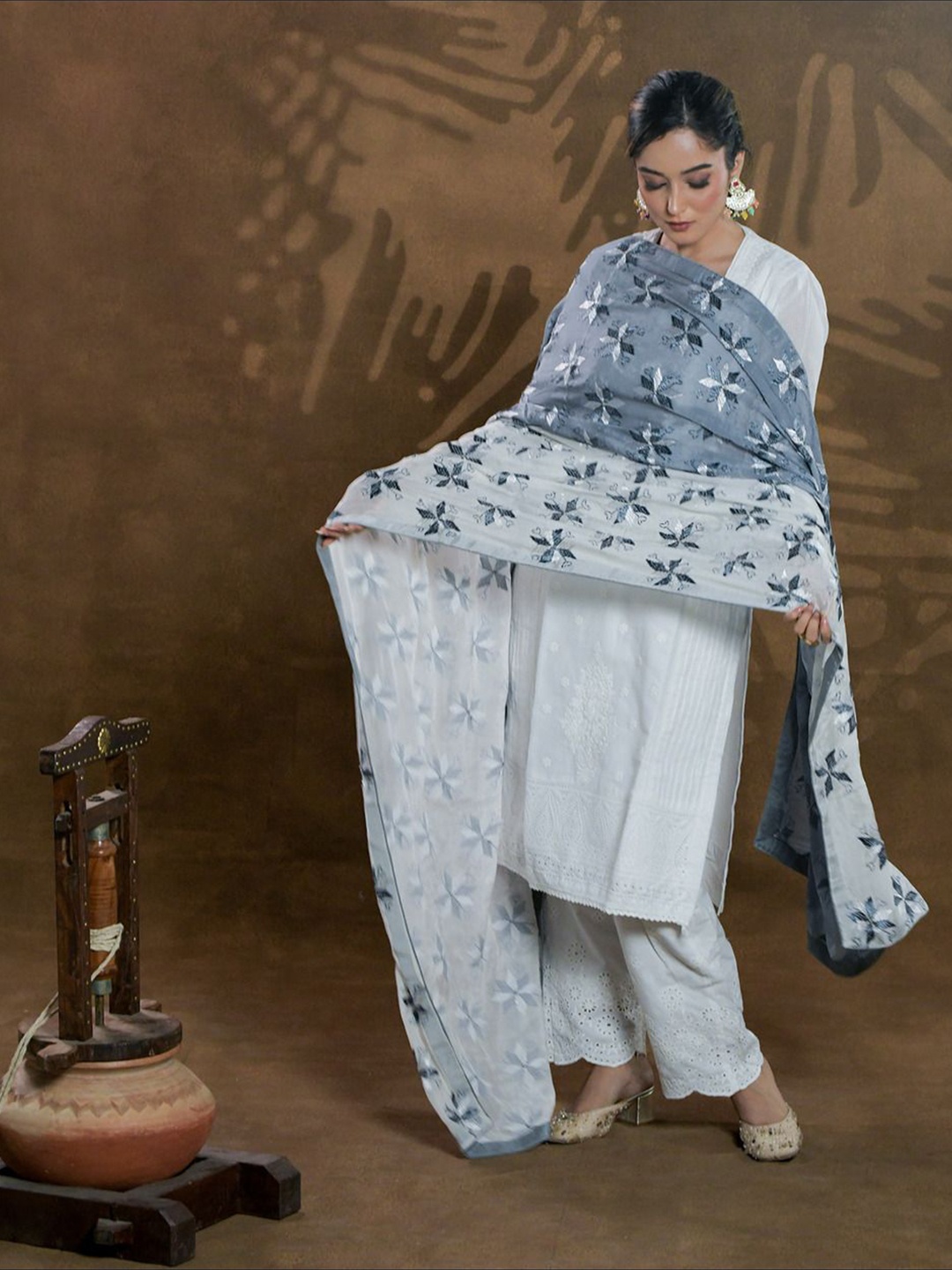 

Phulkari Forever Ethnic Motifs Embroidered Dupatta with Phulkari, Grey