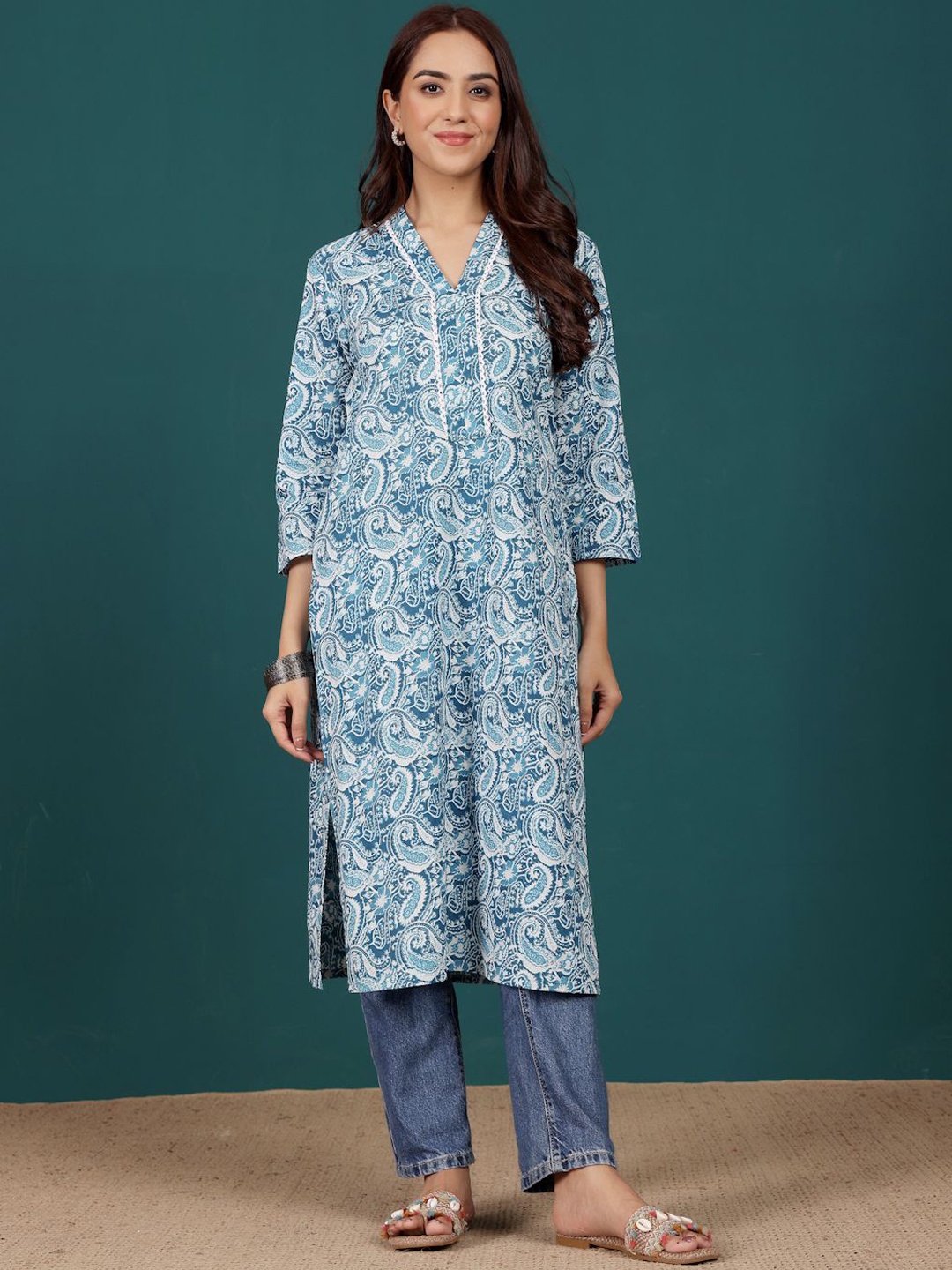 

Varanga Women Paisley Printed Indie Prints Kurta, Blue