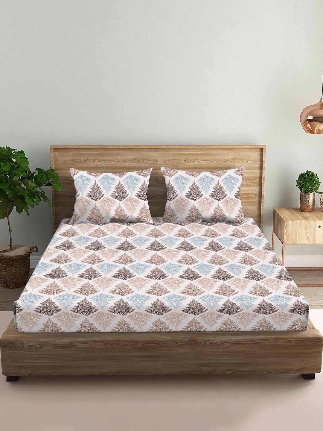 

VINTANA White & Brown 160 TC Queen Bedsheet with 2 Pillow Covers