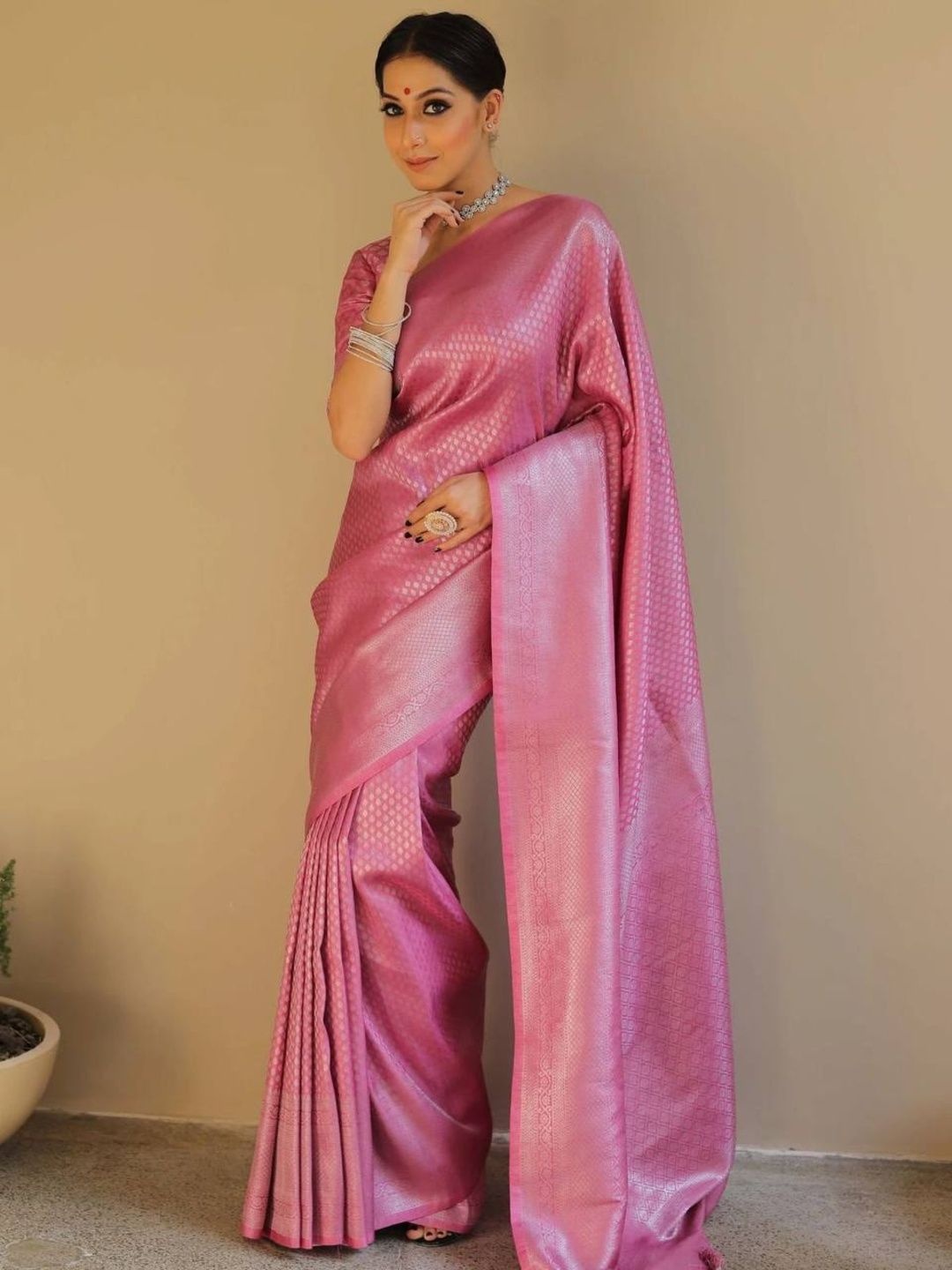 

AQUILIQ Woven Design Zari Kanjeevaram Saree, Pink