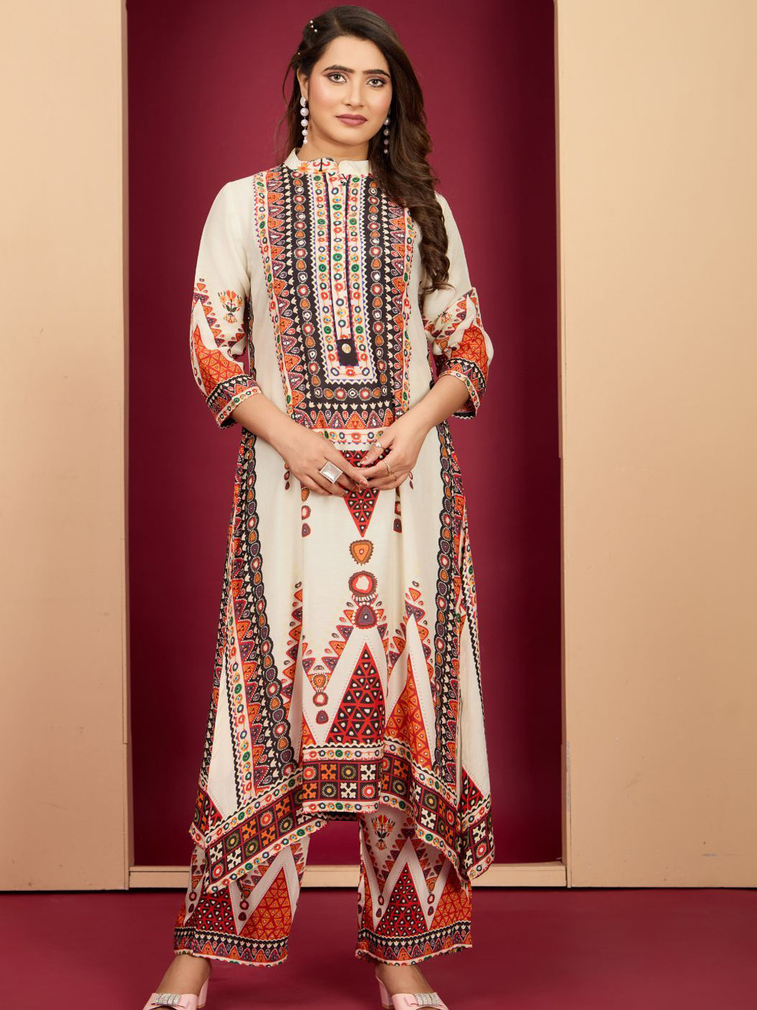 

Kaftanize Women Ethnic Motifs Printed Regular Kurta with Trousers, Beige