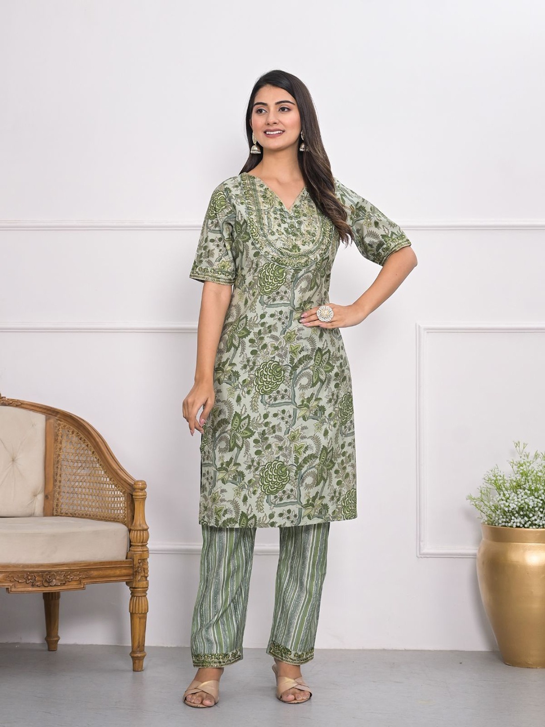 

ODETTE Women Floral Printed Regular Kurta with Trousers, Green