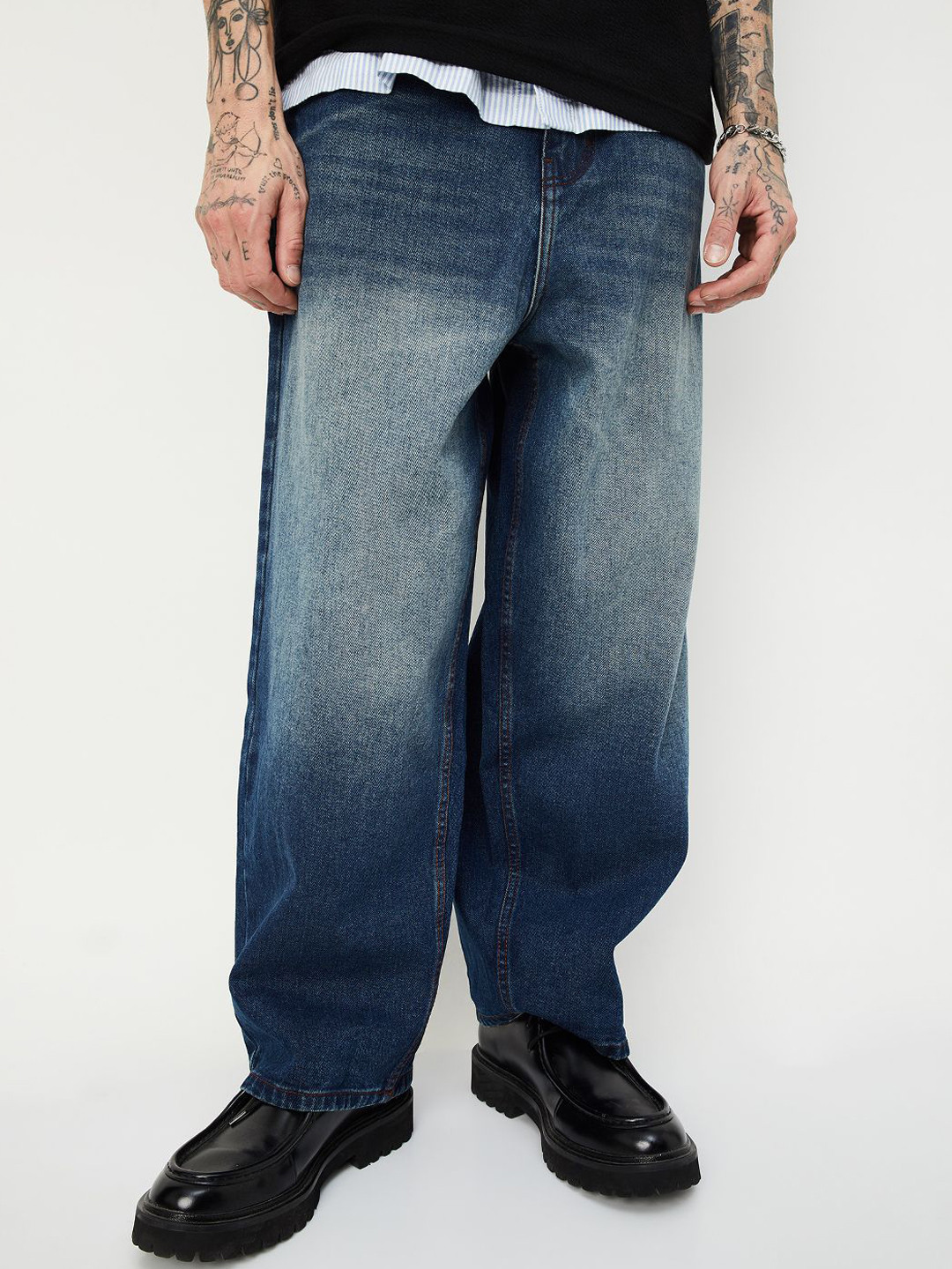 

max Men Slash Knee Heavy Fade Jeans, Blue