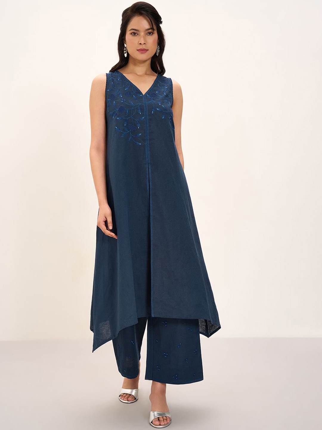 

Marigold Lane Women Floral Regular Linen Kurta with Trousers, Teal