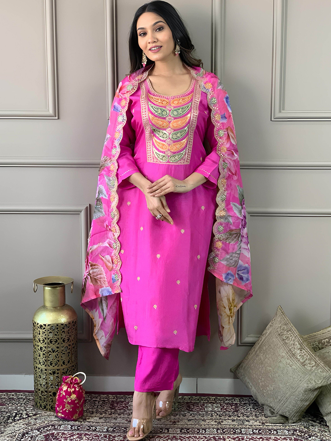 

Ekta Textiles Women Paisley Regular Thread Work Chanderi Silk Kurta with Pyjamas & With Dupatta, Pink