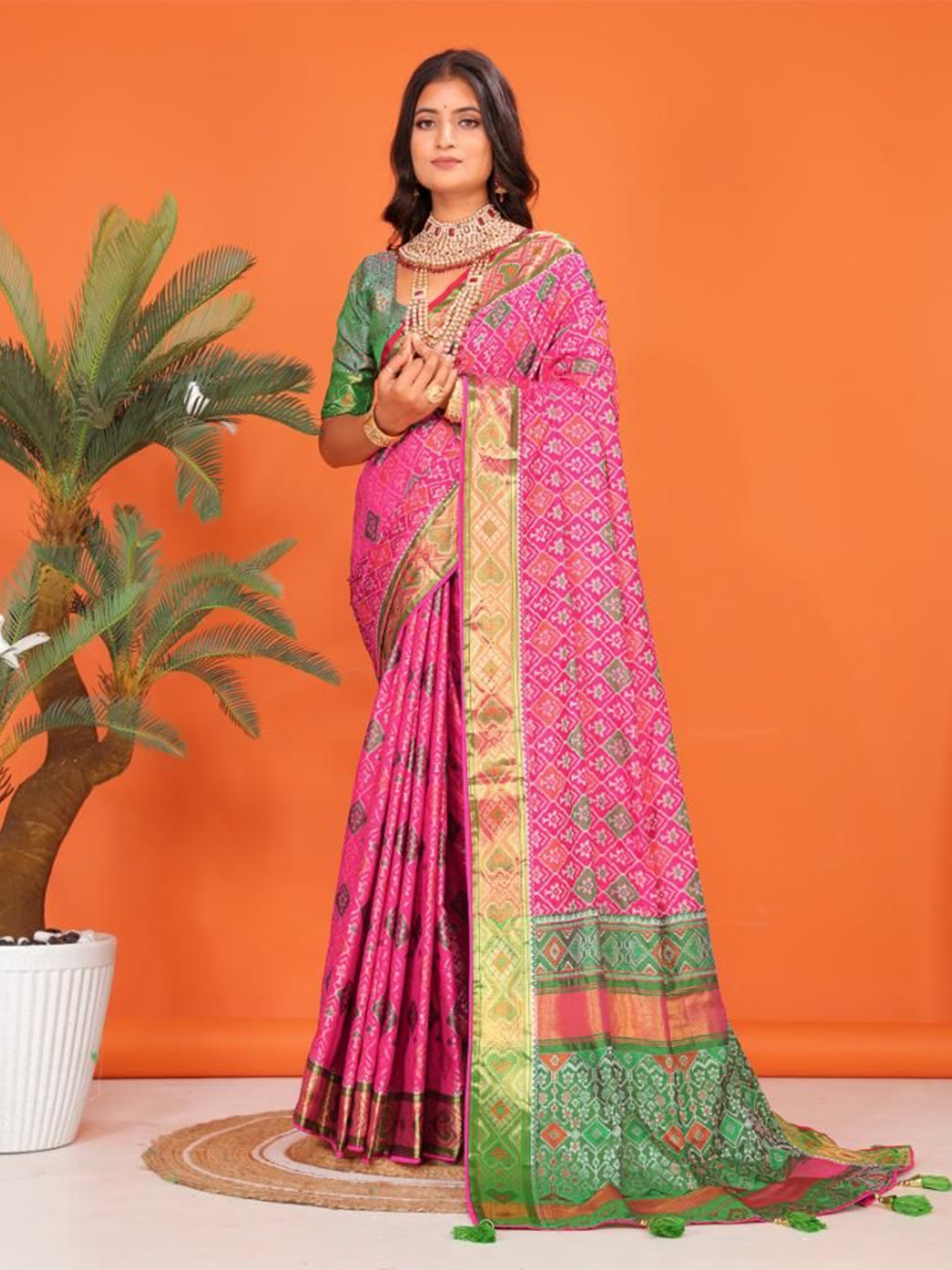 

jayant creation Bandhani Zari Pure Silk Designer Patola Saree, Pink