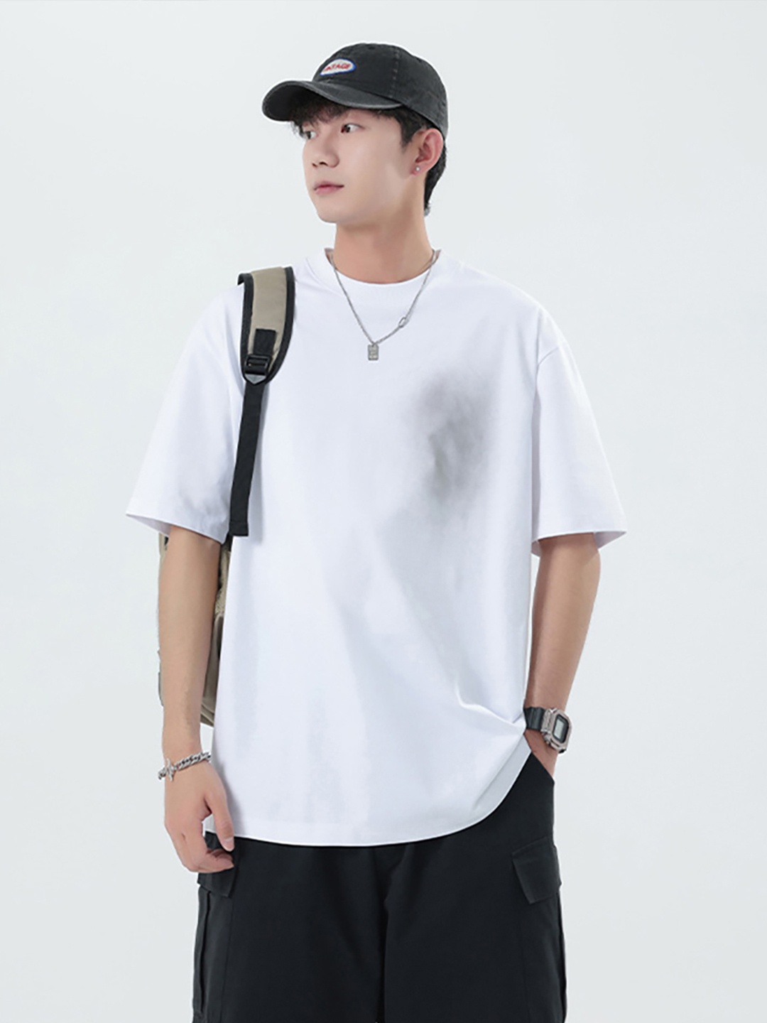 

StyleCast x Revolte Men Solid Round Neck Cotton Regular Fit T-shirt, White