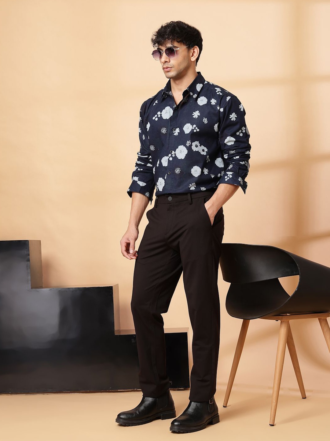 

Rigo Men Floral Opaque Printed Casual Shirt, Navy blue
