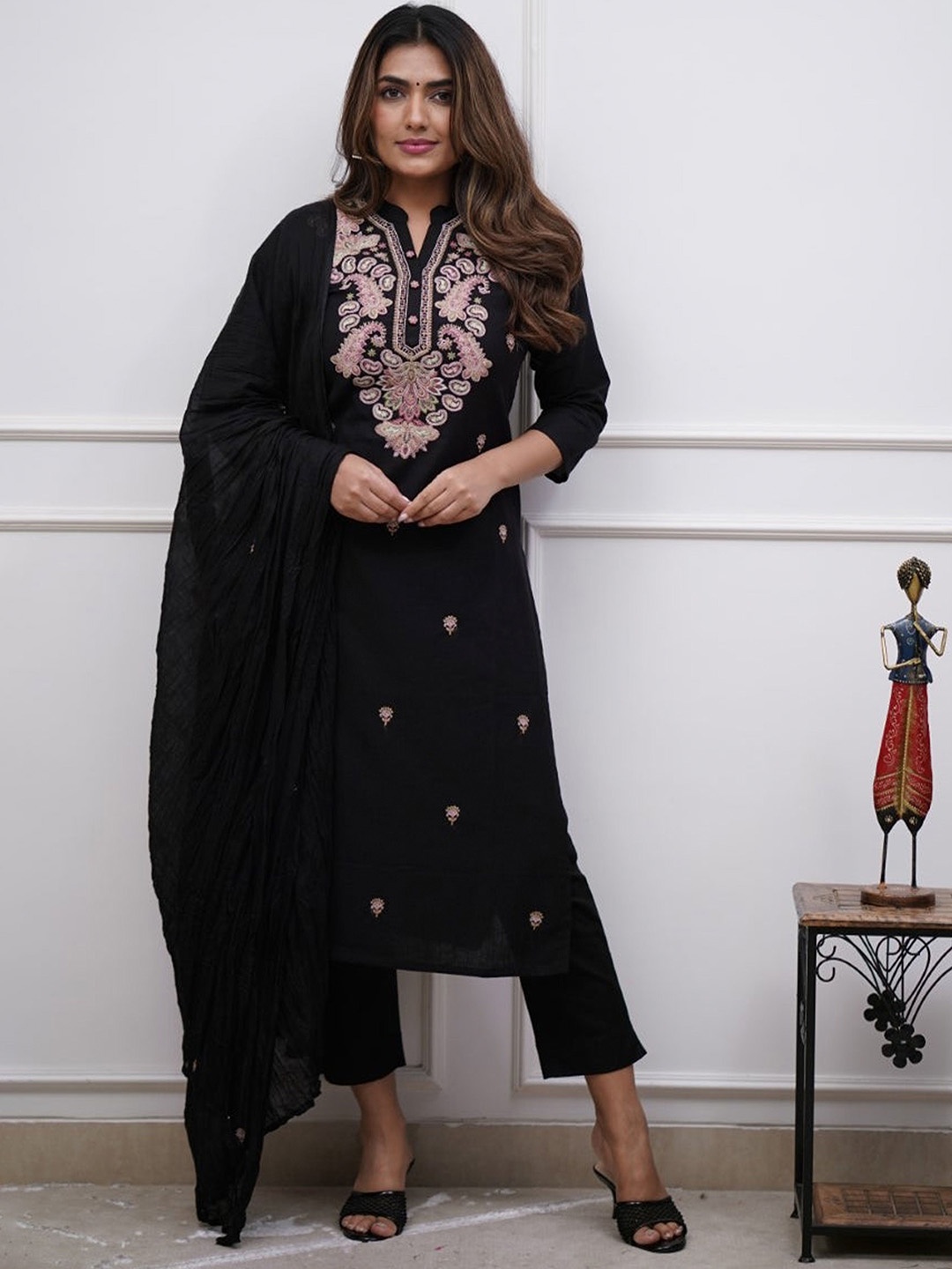 

Ekta Textiles Women Paisley Embroidered Regular Thread Work Chanderi Silk Kurta with Pyjamas & With Dupatta, Black