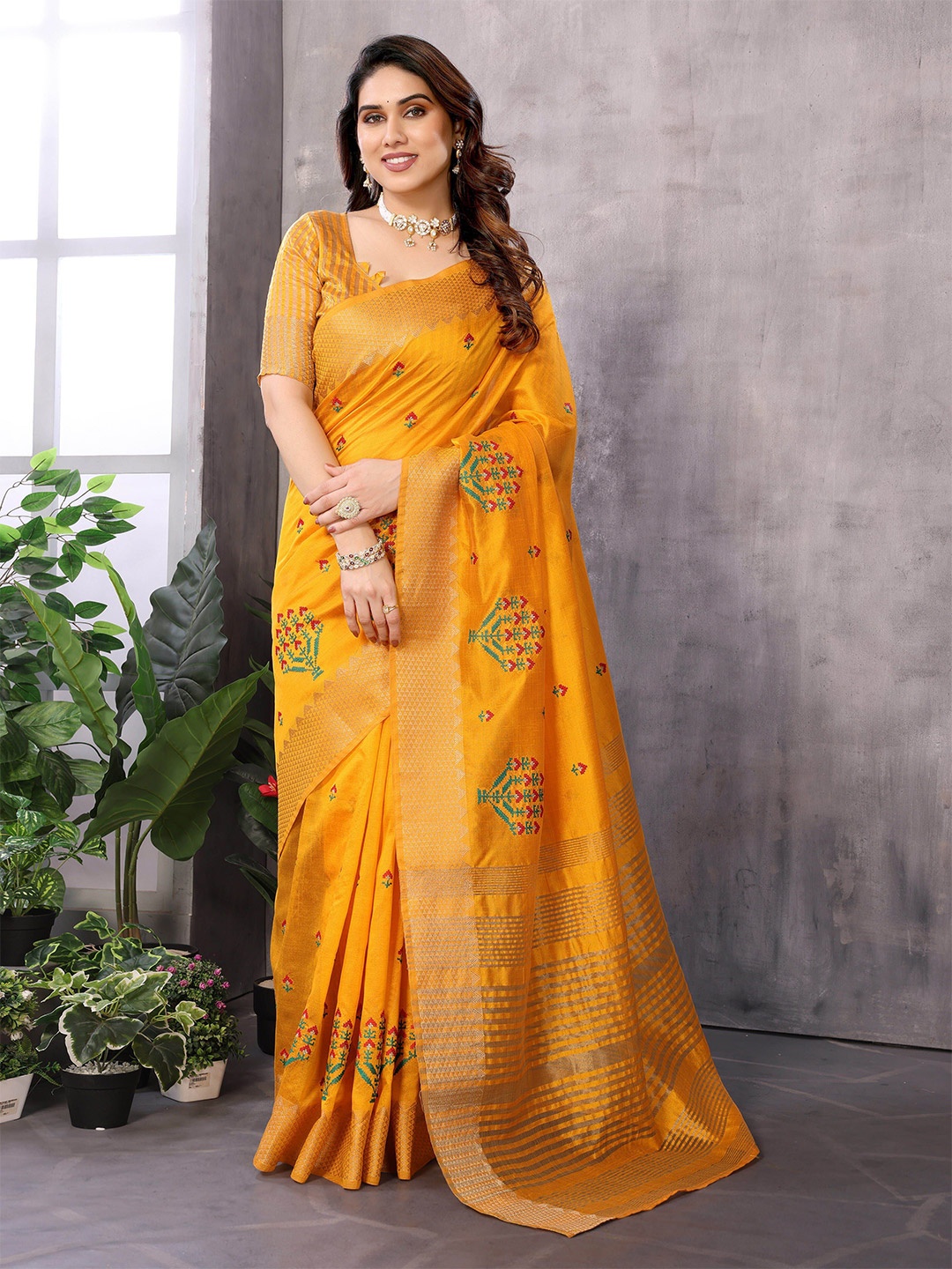 

Moda Rapido Floral Zari Kanjeevaram Saree, Gold