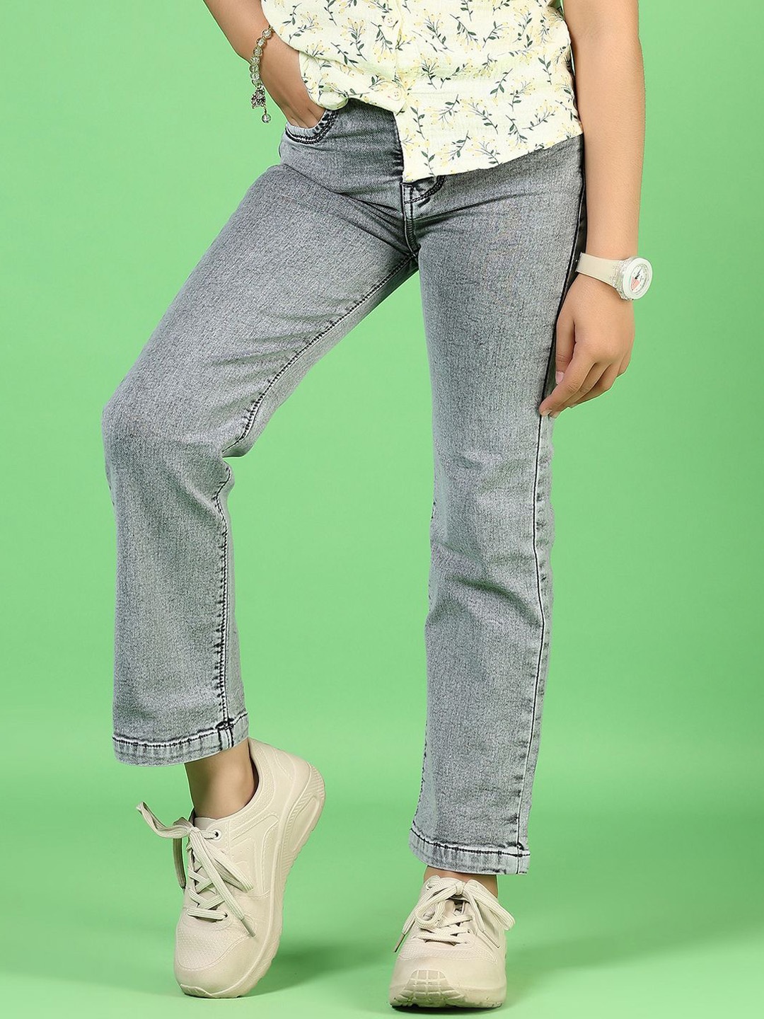 

V-Mart Girls Light Fade Jeans, Grey