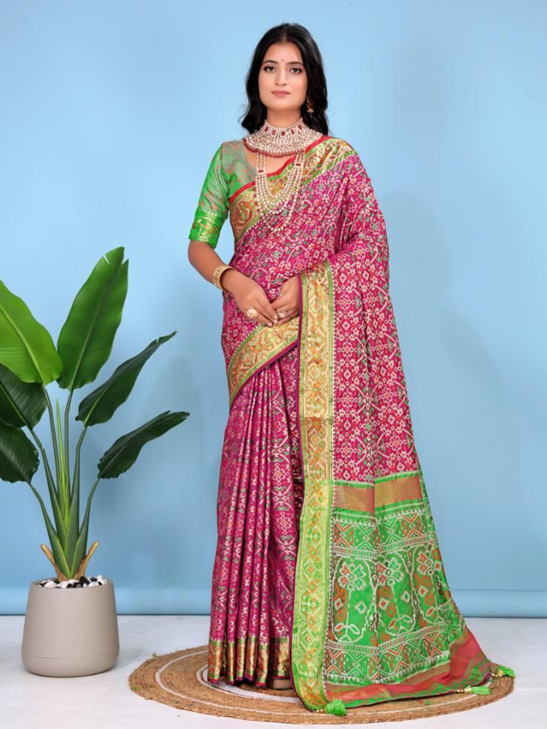 

jayant creation Bandhani Zari Pure Silk Designer Patola Saree, Pink