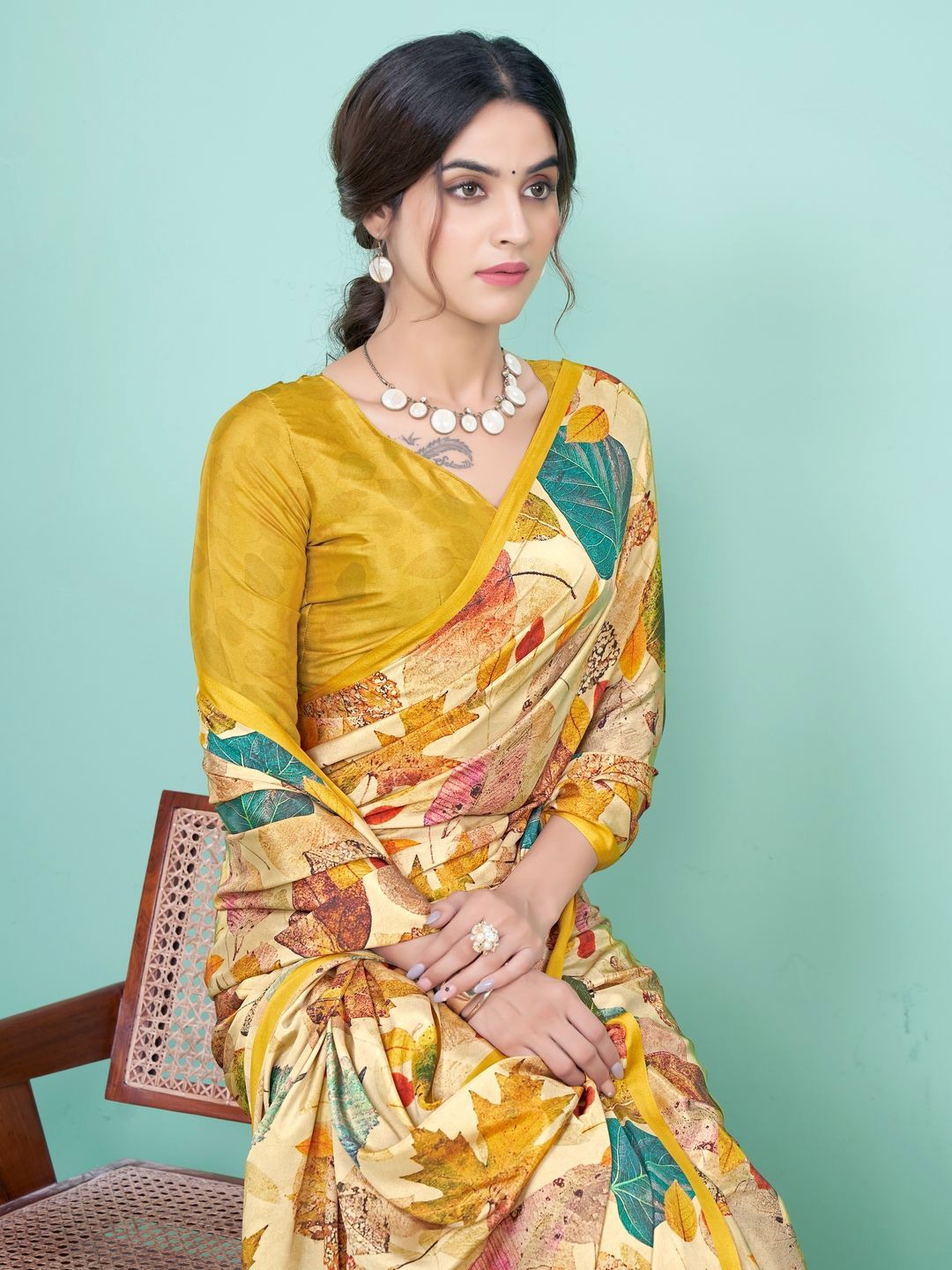 

Suha Floral Poly Crepe Saree, Gold
