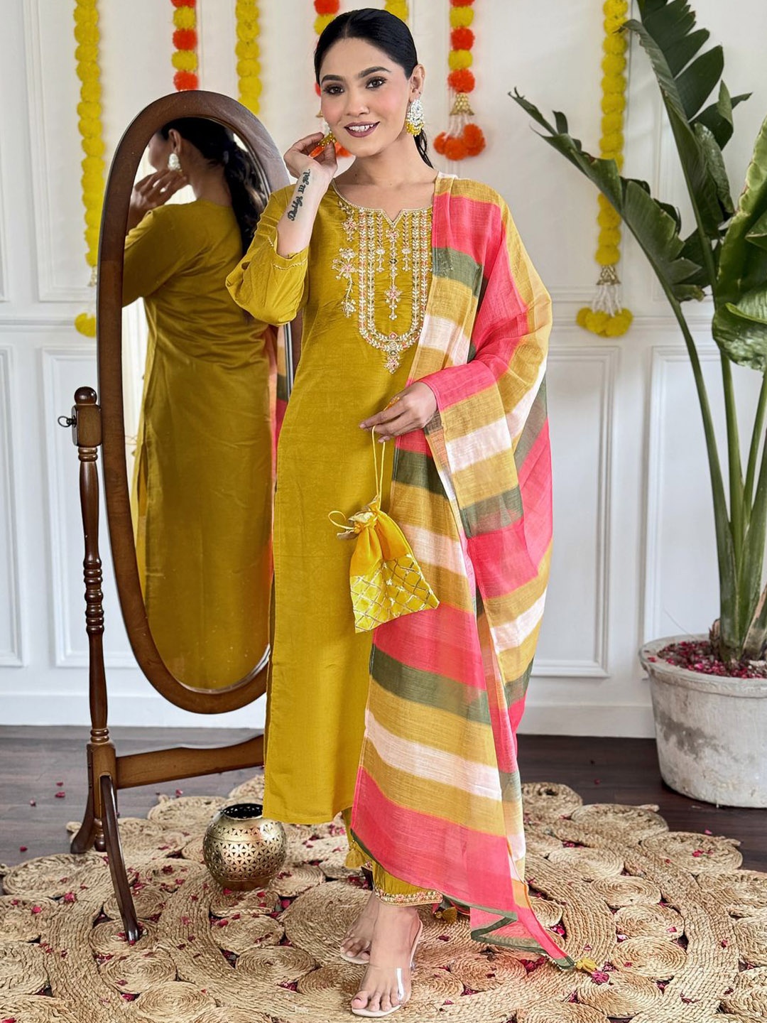 

DIVASTRI Women Trousers &, Mustard
