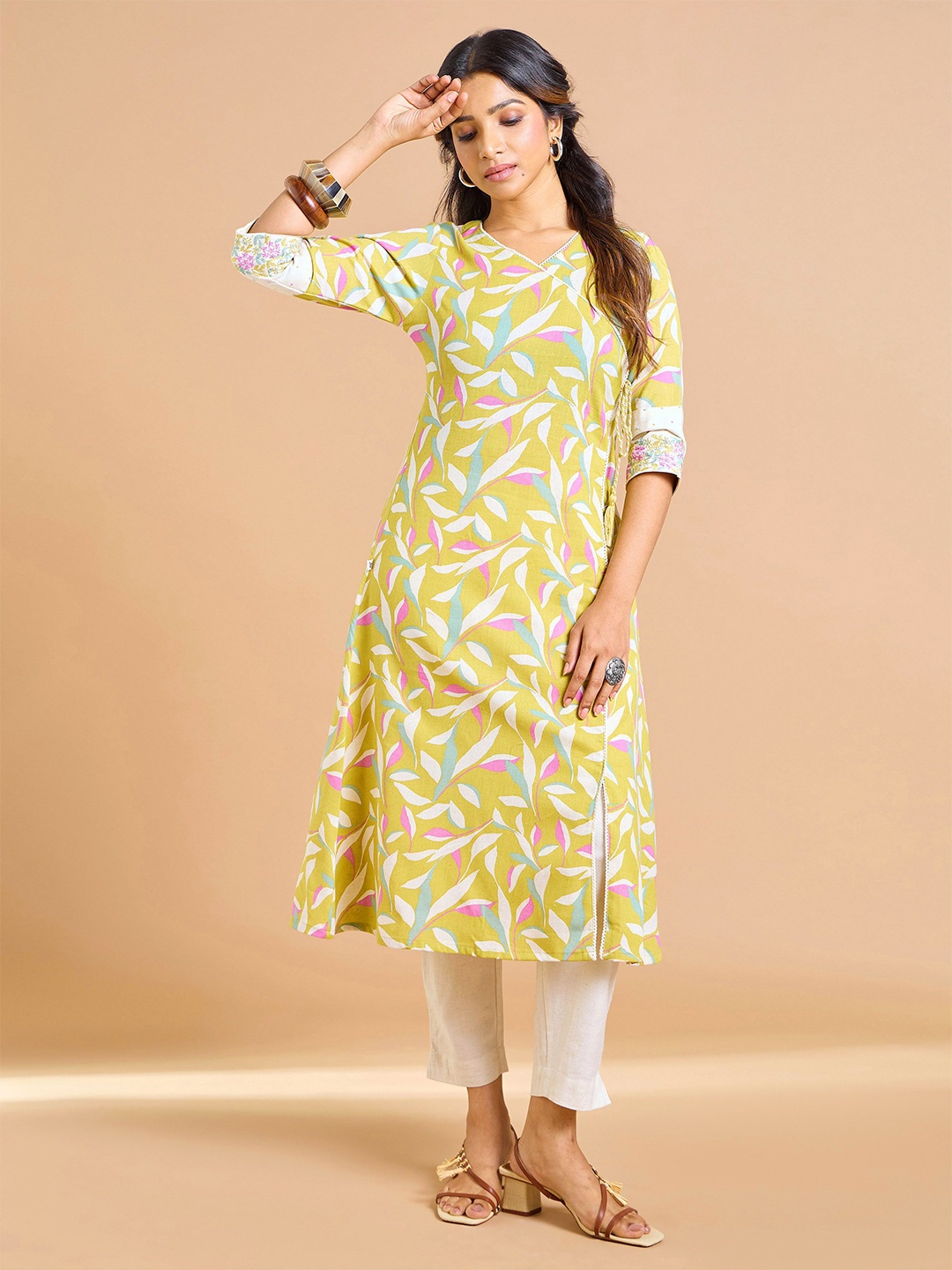 

Vismay Floral Printed Gotta Patti Kurta, Green