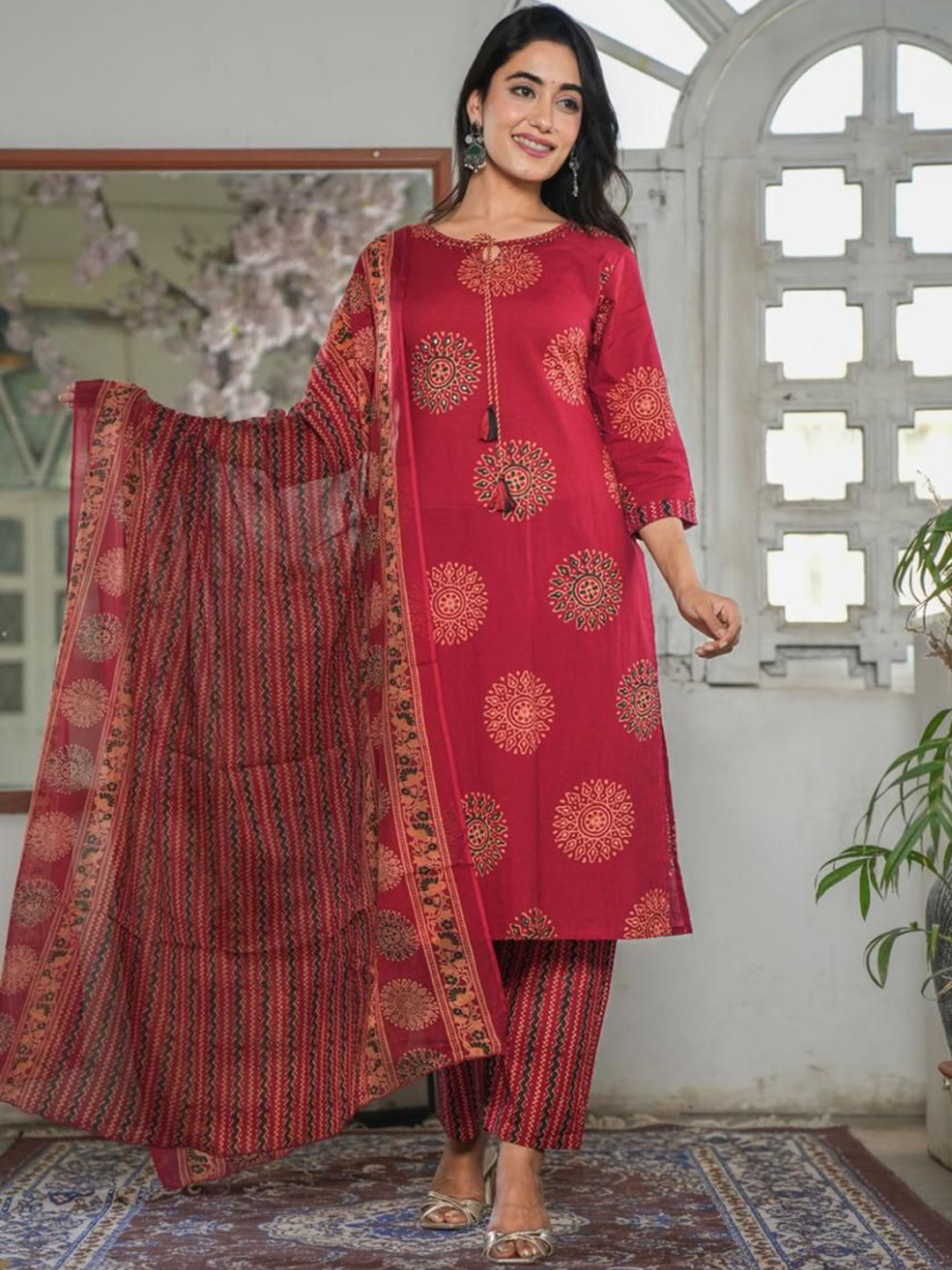 

QBO FASHION Women Floral Printed Regular Pure Cotton Kurta with Trousers & With Dupatta, Red
