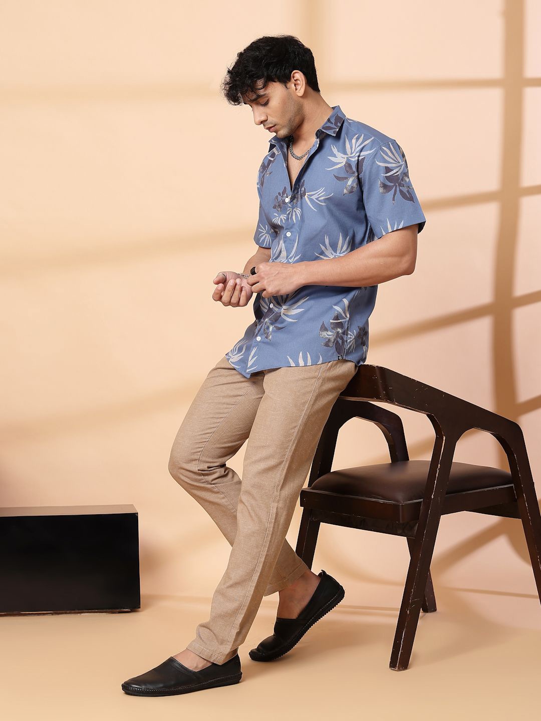 

Rigo Men Floral Opaque Printed Casual Shirt, Blue