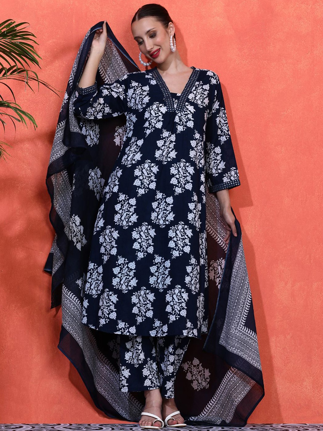 

Sangria Floral Printed With Embroidered Pure Cotton Kurta & Trousers With Dupatta, Navy blue