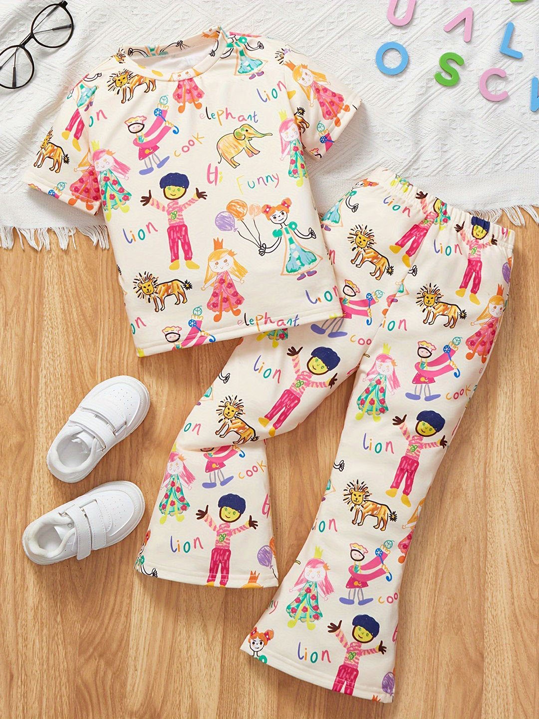 

YK Girls Printed T-Shirt & Trousers Clothing Set, White