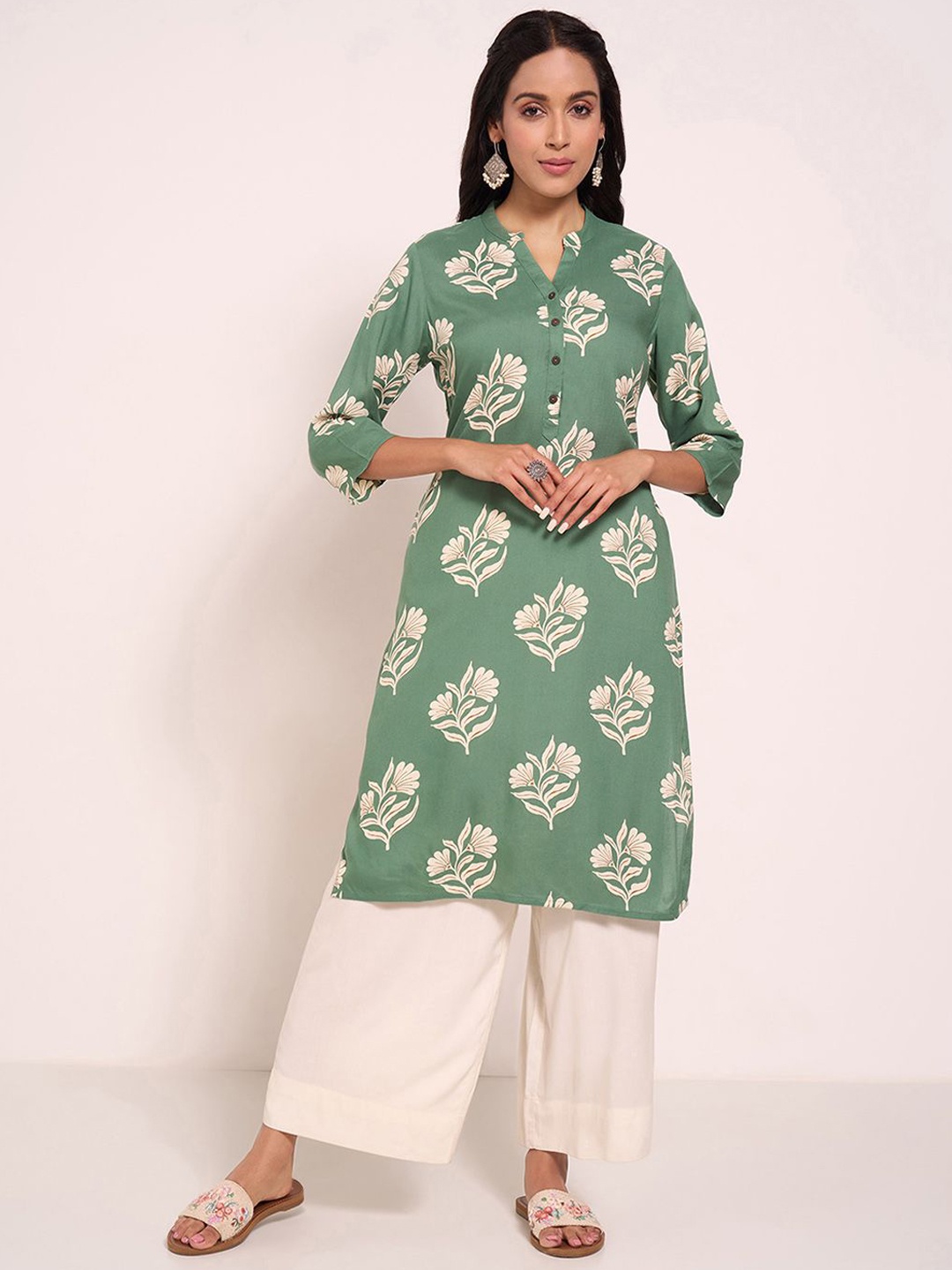 

RANGMANCH BY PANTALOONS Women Printed Flared Sleeves Thread Work Kurta, Olive
