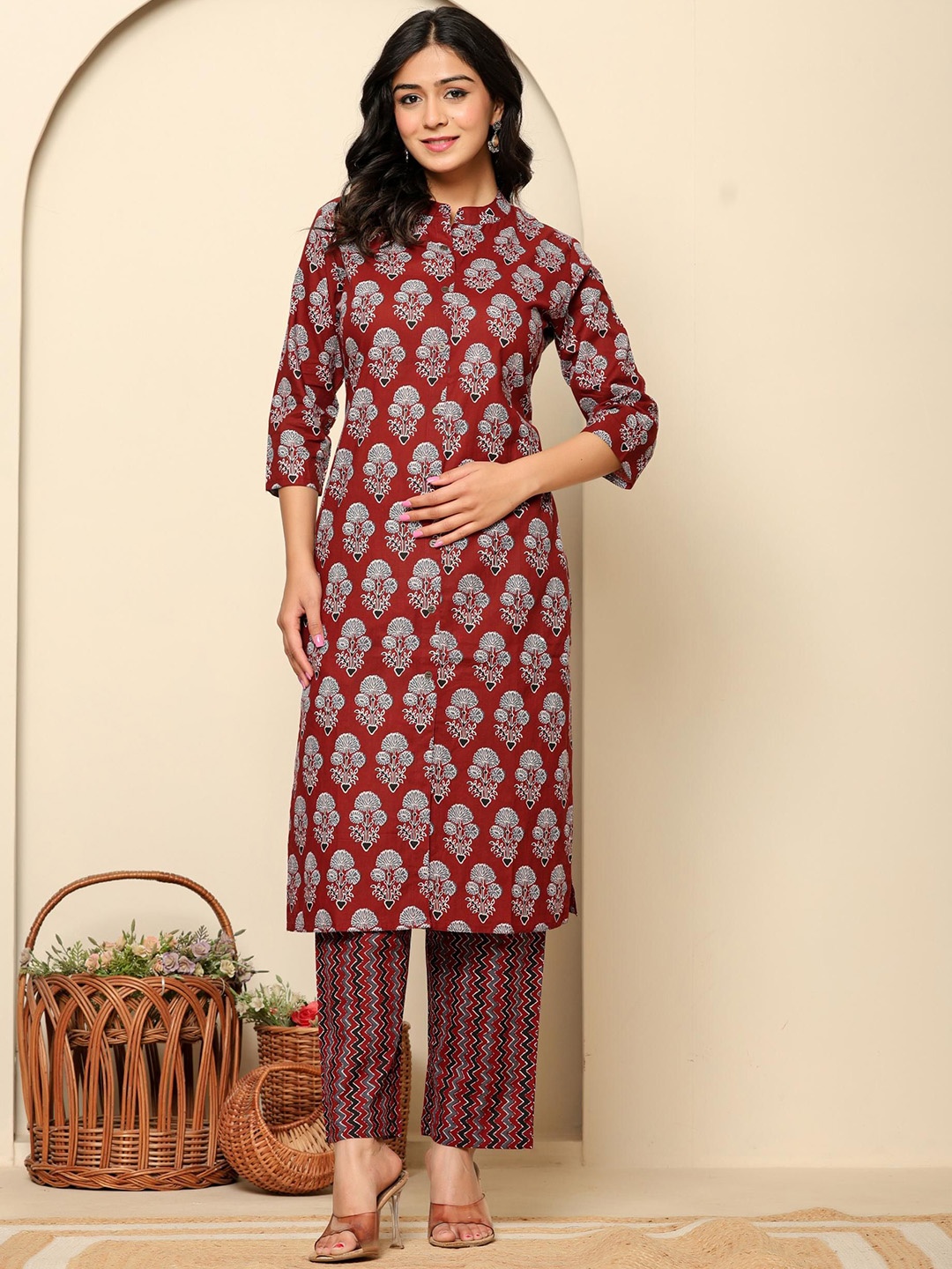 

Rouhab Women Floral Printed Regular Pure Cotton Kurta with Trousers, Maroon