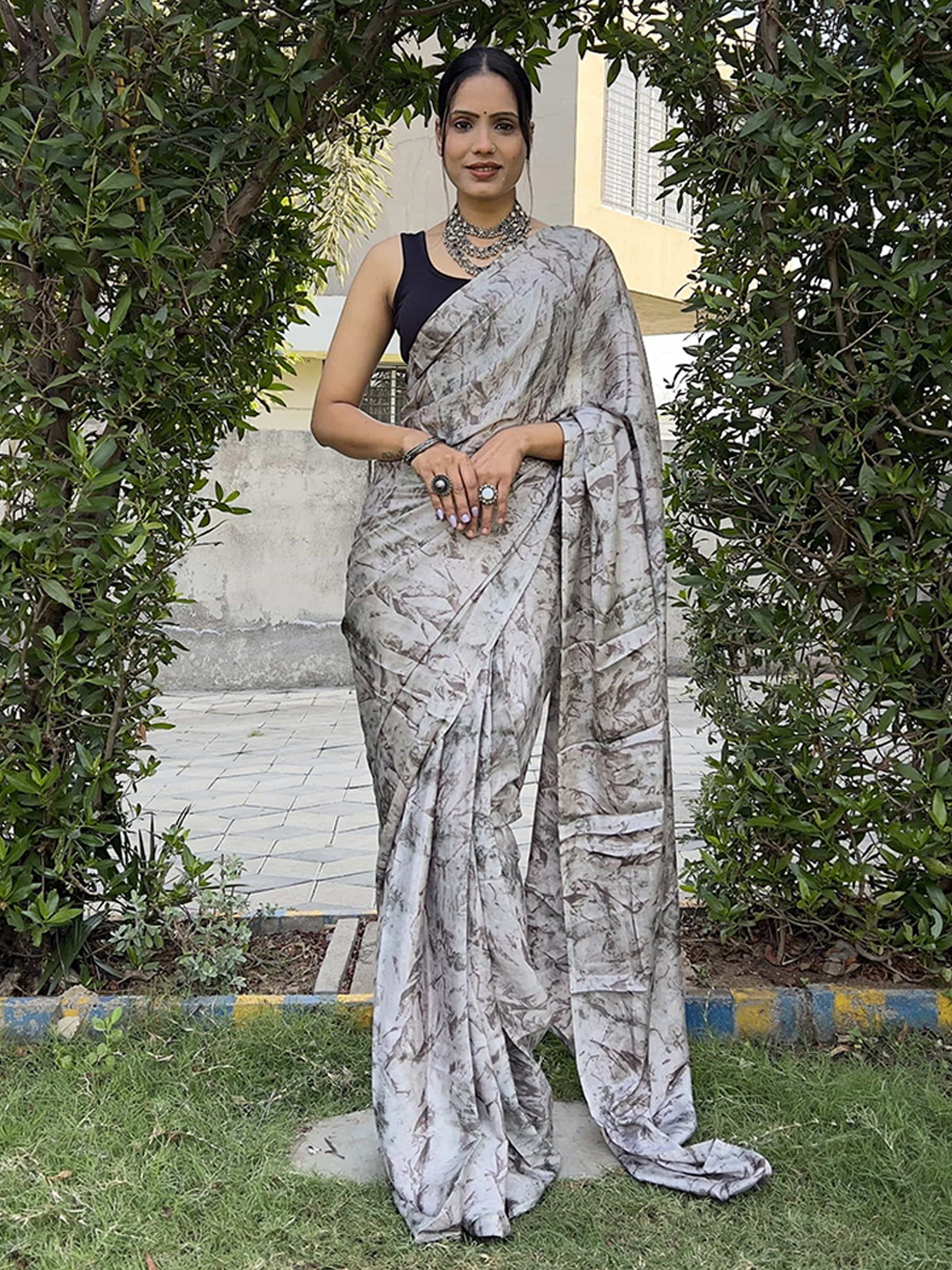 

HERE&NOW Tie and Dye Satin Jamdani Saree, Grey