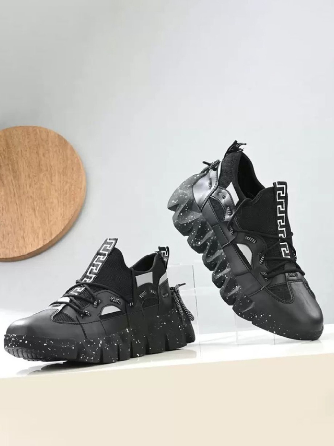 

Woyak Men Round Toe Lace-Ups Perforations Sneakers, Black