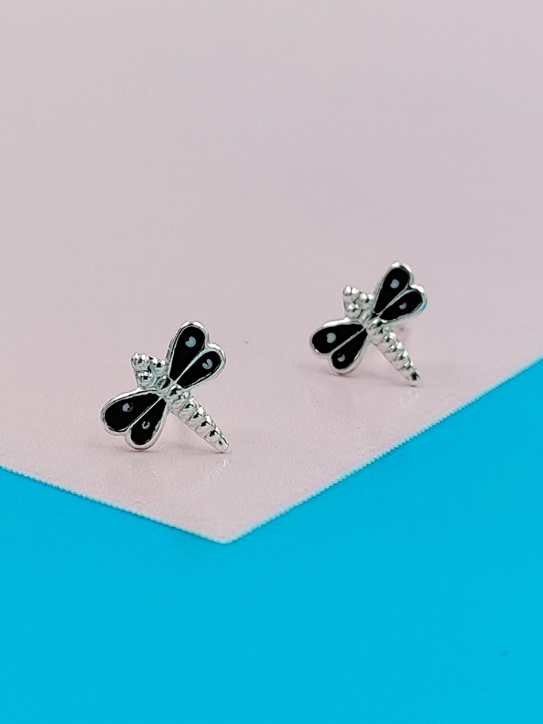 

AMONROO Contemporary Studs Earrings, Black
