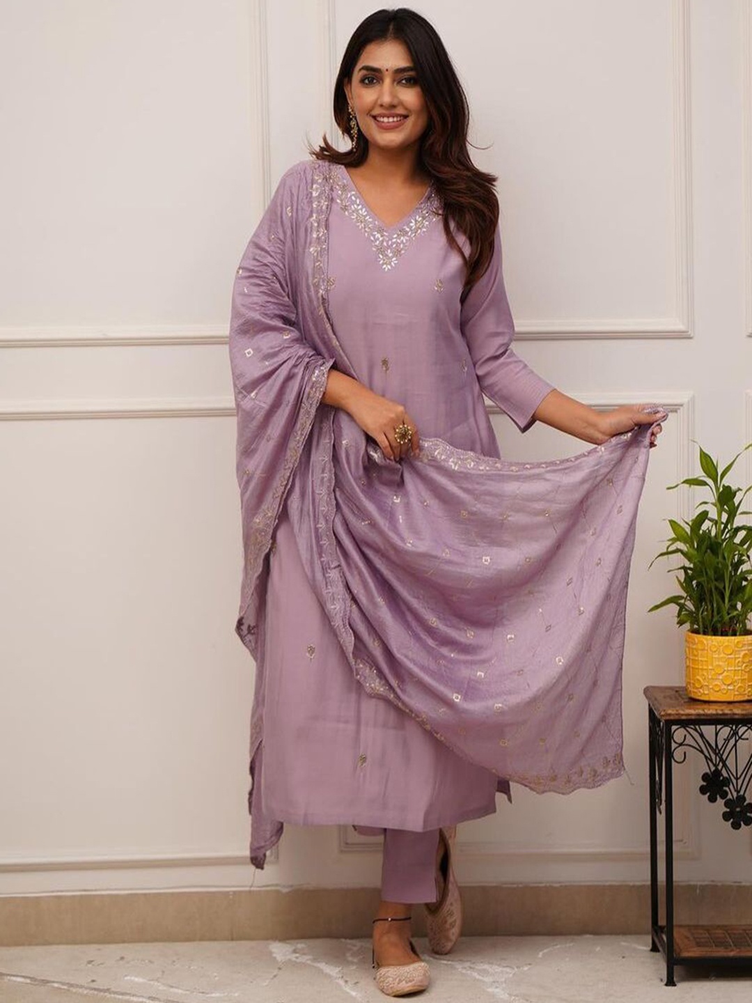 

ASCIIBLUES Women Ethnic Motifs Embroidered Regular Beads and Stones Kurta with Trousers & With Dupatta, Lavender