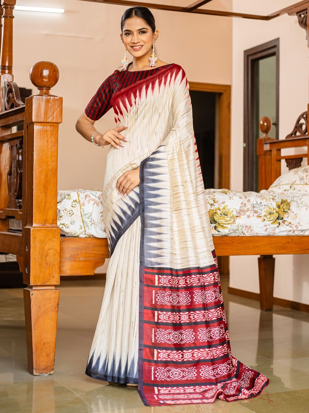 

KALINI Ethnic Motifs Silk Blend Taant Saree, Beige