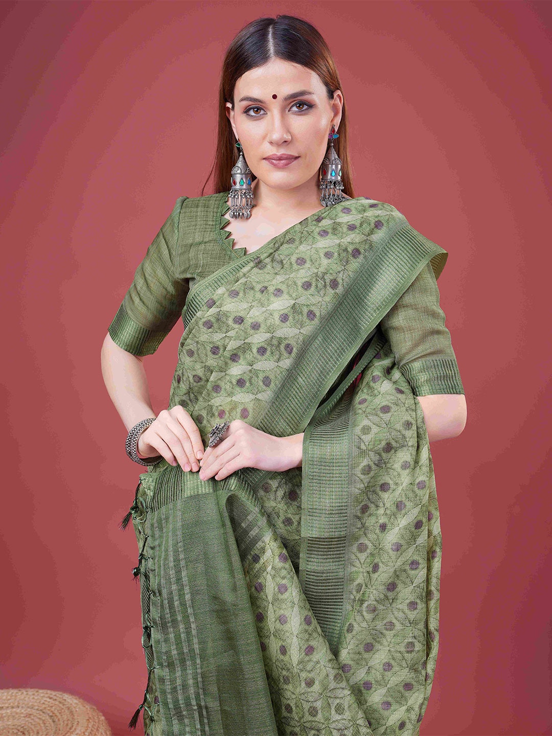 

DIVASTRI Woven Design Zari Silk Cotton Banarasi Saree, Green