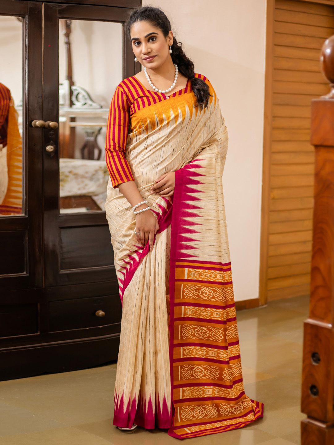 

KALINI Ethnic Motifs Silk Blend Taant Saree, Beige