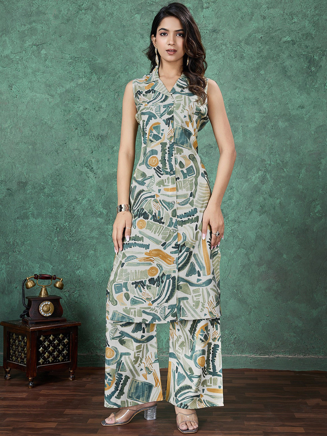 

MOJILAA Women Printed Regular Kurta with Palazzos, Green