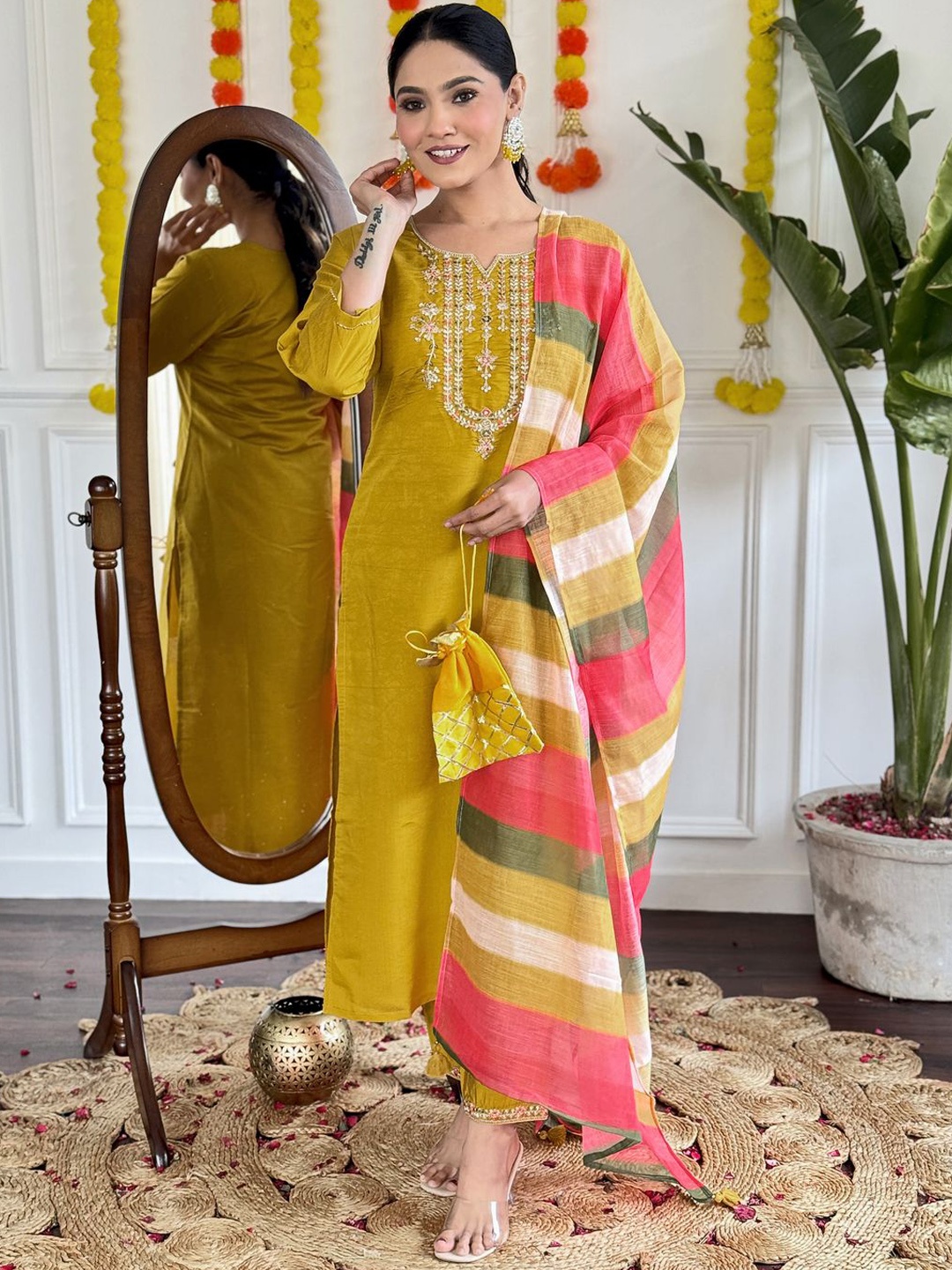 

ASCIIBLUES Women Floral Embroidered Regular Thread Work Kurta with Trousers, Mustard