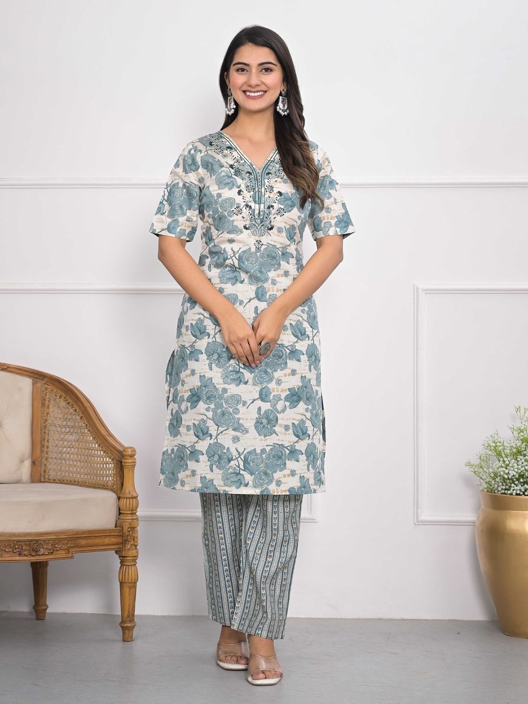 

ODETTE Women Floral Embroidered Regular Kurta with Trousers, Off white