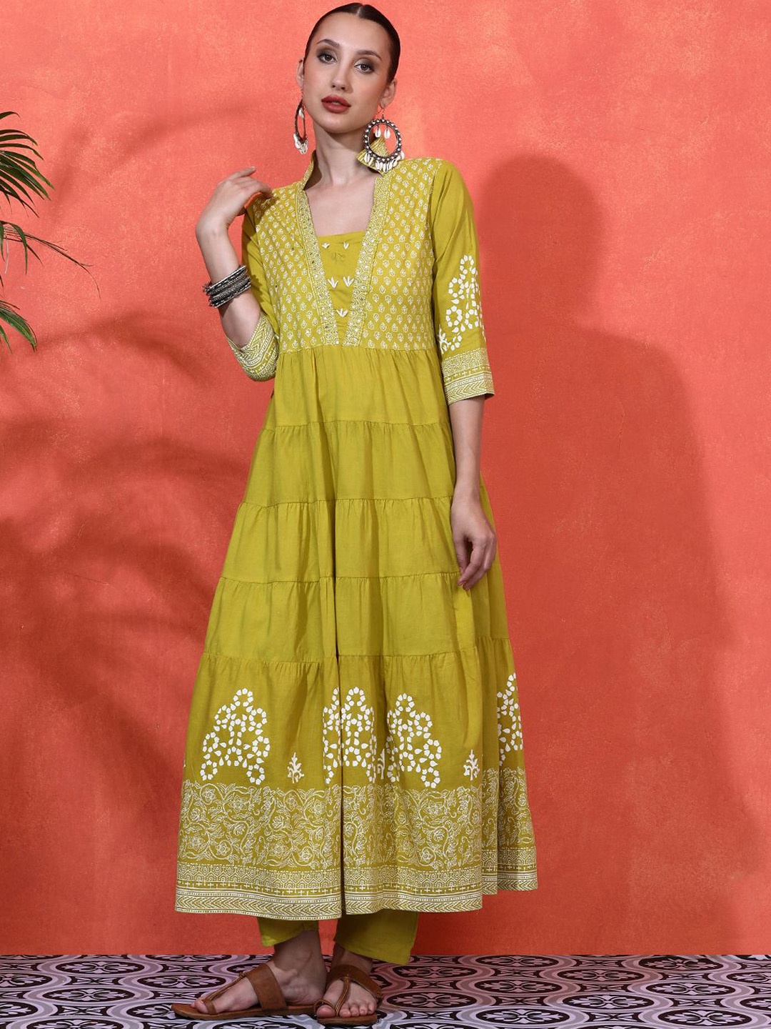 

Sangria Floral Printed Pure Cotton Kurta & Trousers Set, Mustard