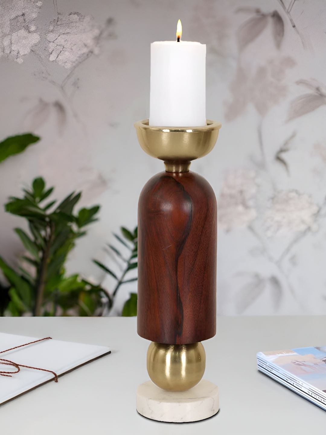 

Royaloak Brown & Gold-Toned Candle Holder